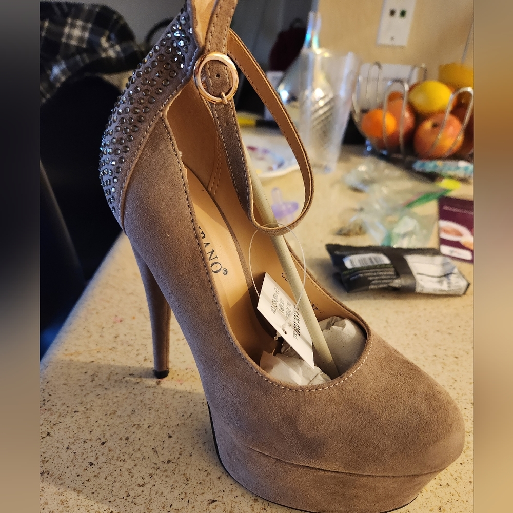 Heels - Picture 2 of 2